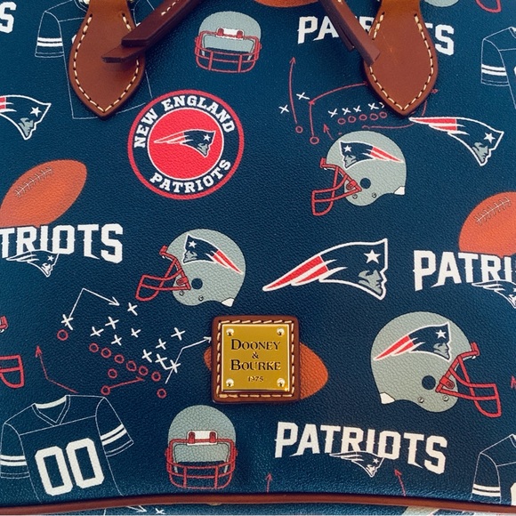 Dooney & Bourke NFL Super Bowl New England Patriots Zip Zip Satchel NWT Soldout - Picture 14 of 16